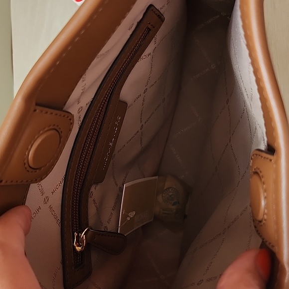 Michael Kors Cream and Brown Crossbody Bag - Picture 13 of 14